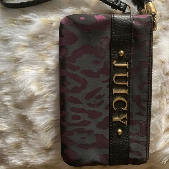 Juicy Couture Handbags - Juicy Couture hand clutch
